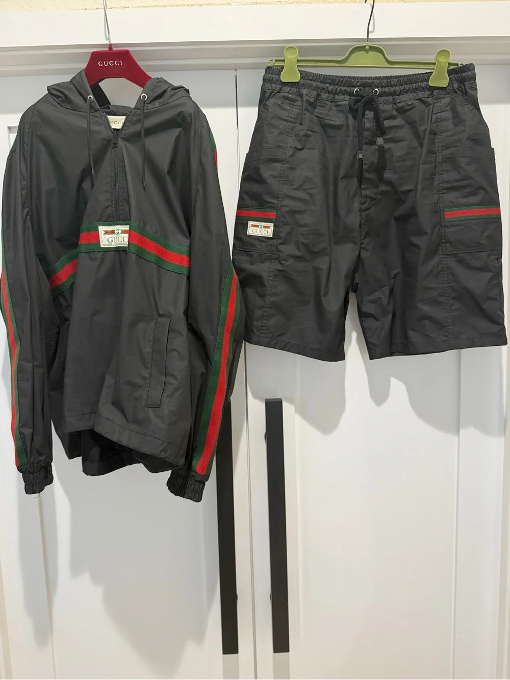 Gucci Black Hoodie with Cream Logo Label and Red-Green Ribbon Short Set